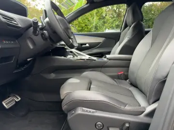 3008 AT8 Hybrid 225 GT FullLED/Navi/PDC/180°Kam
