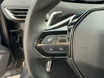 3008 AT8 Hybrid 225 GT FullLED/Navi/PDC/180°Kam