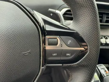 3008 AT8 Hybrid 225 GT FullLED/Navi/PDC/180°Kam