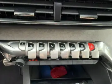 3008 AT8 Hybrid 225 GT FullLED/Navi/PDC/180°Kam