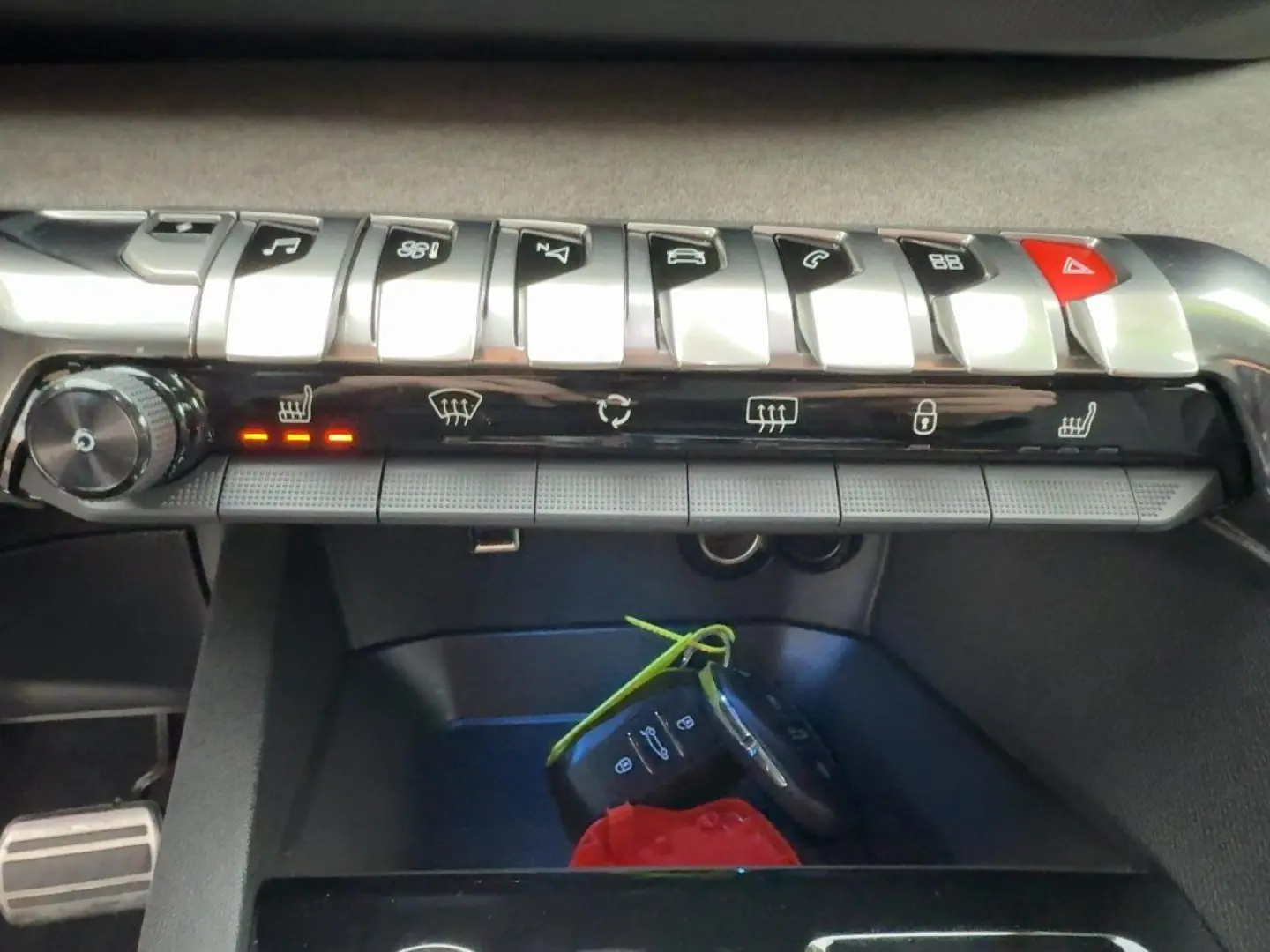 3008 AT8 Hybrid 225 GT FullLED/Navi/PDC/180°Kam