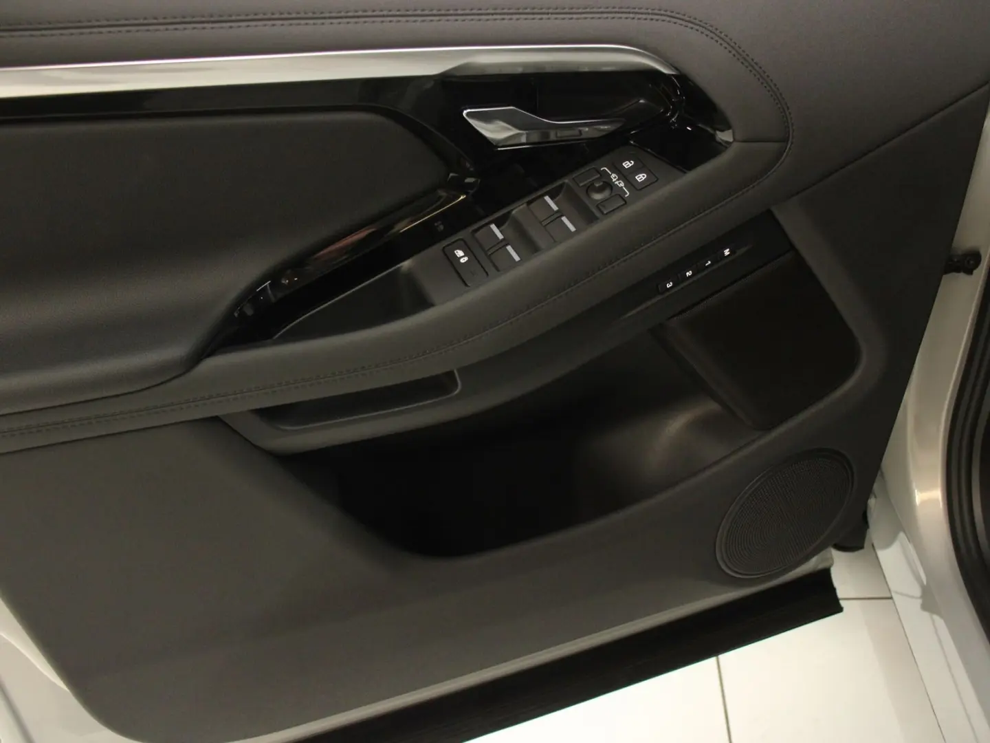 Range Rover Evoque P250 R-Dynamic SE LED DAB Nav