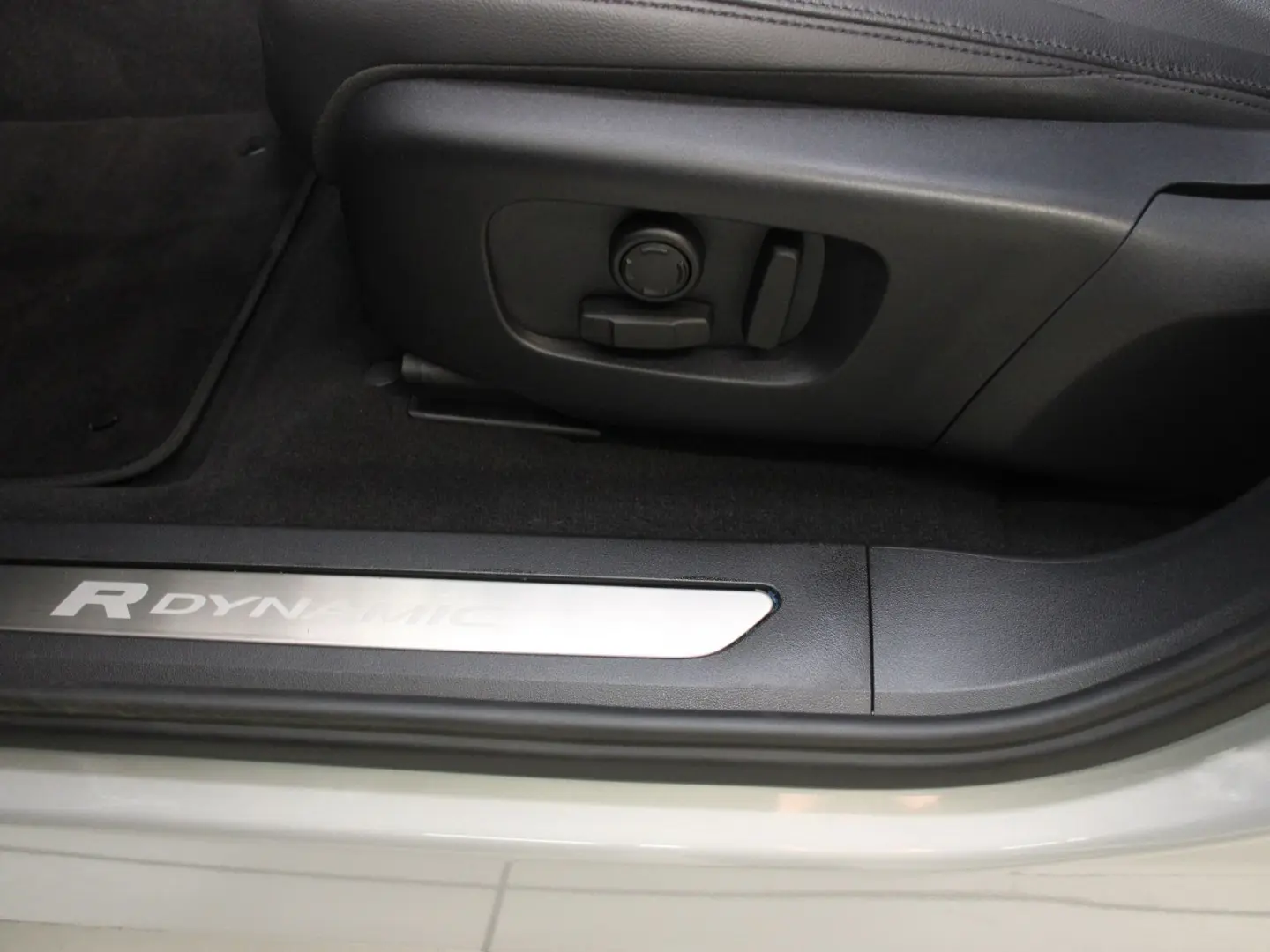 Range Rover Evoque P250 R-Dynamic SE LED DAB Nav