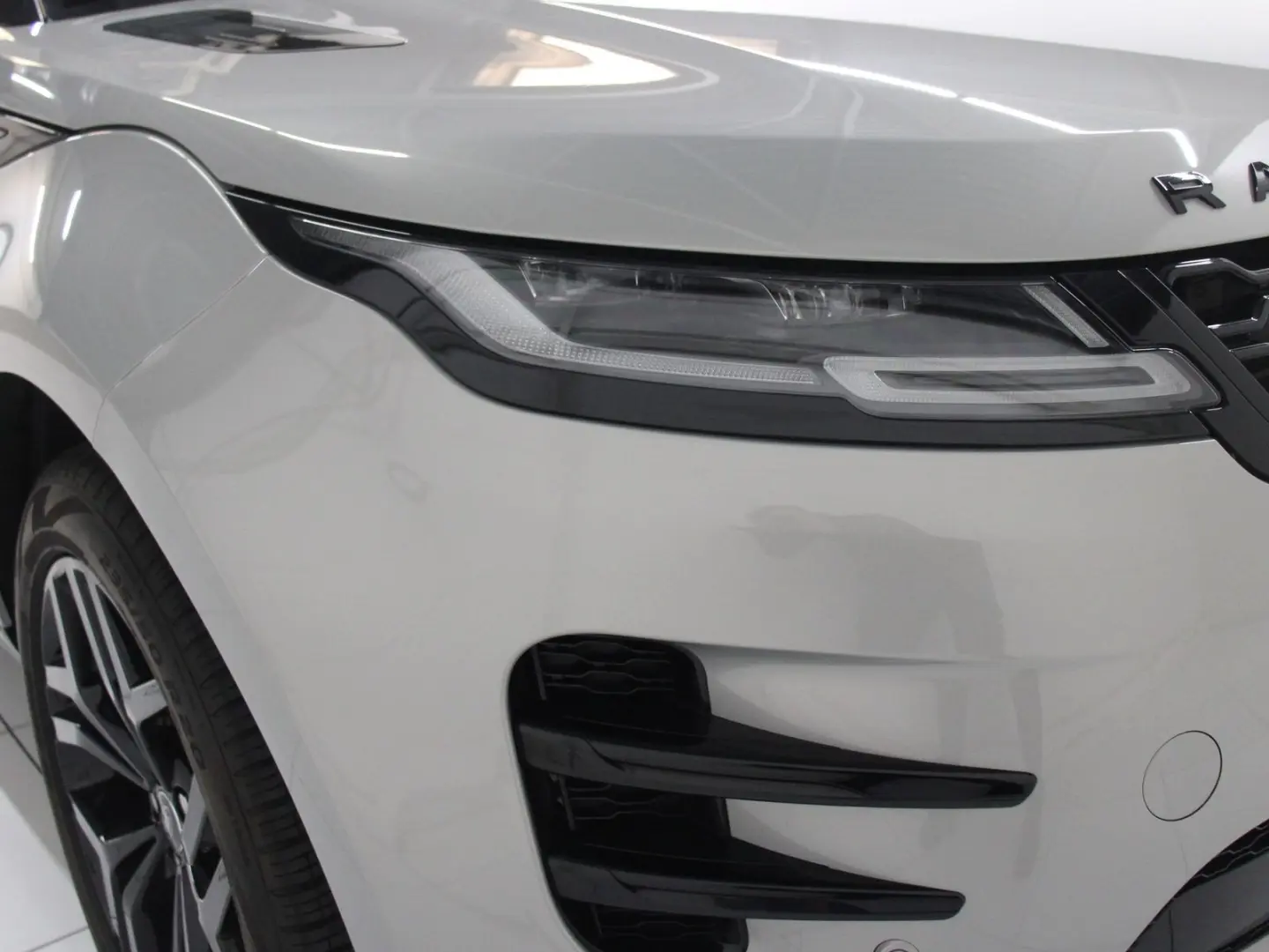 Range Rover Evoque P250 R-Dynamic SE LED DAB Nav