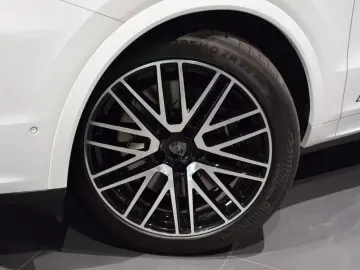 Porsche Cayenne Coupe Turbo E-Hybrid Memorie