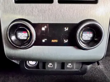 Range Rover Sport SVR Carbon Edition Pano 22Zoll