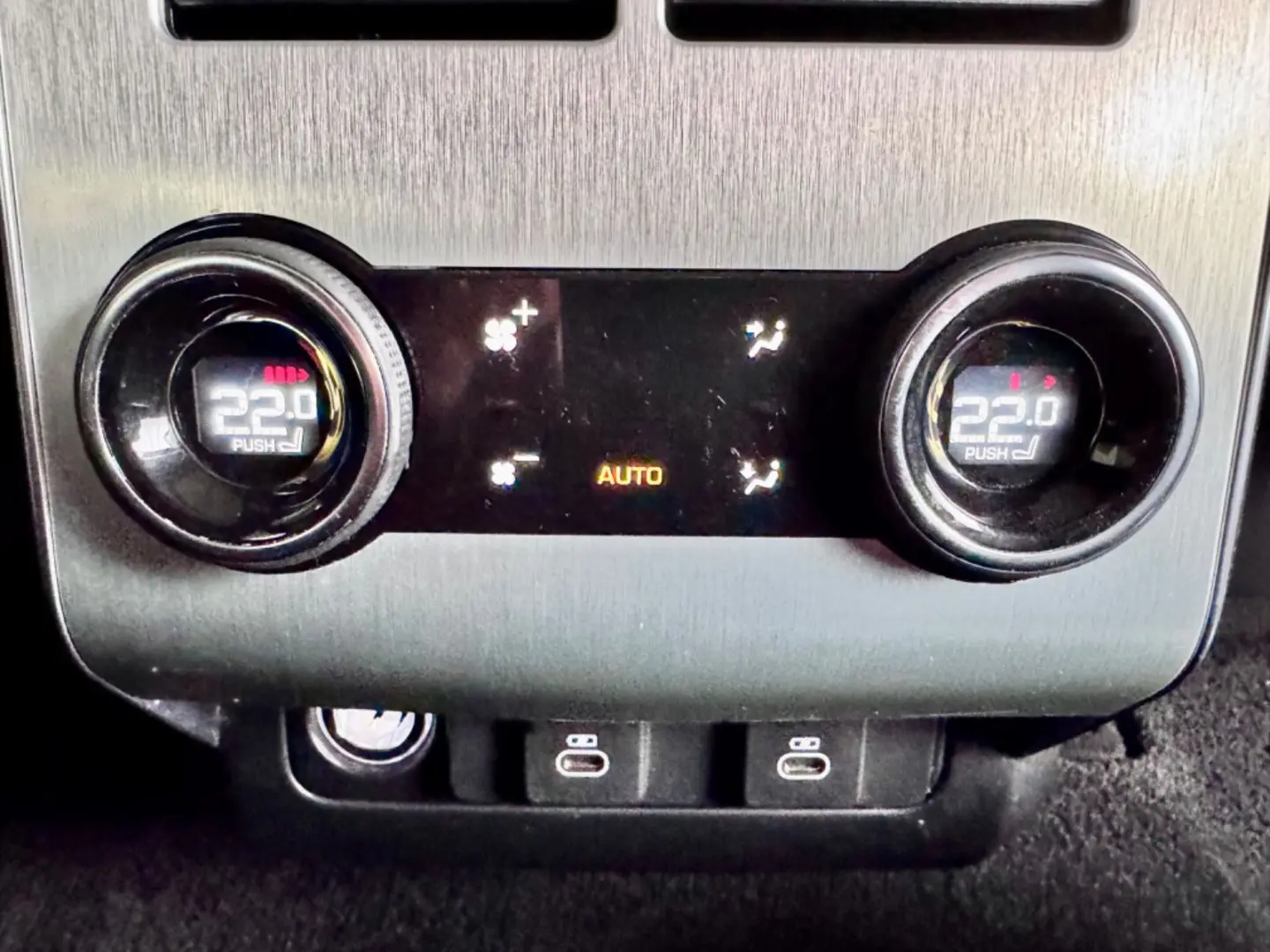 Range Rover Sport SVR Carbon Edition Pano 22Zoll