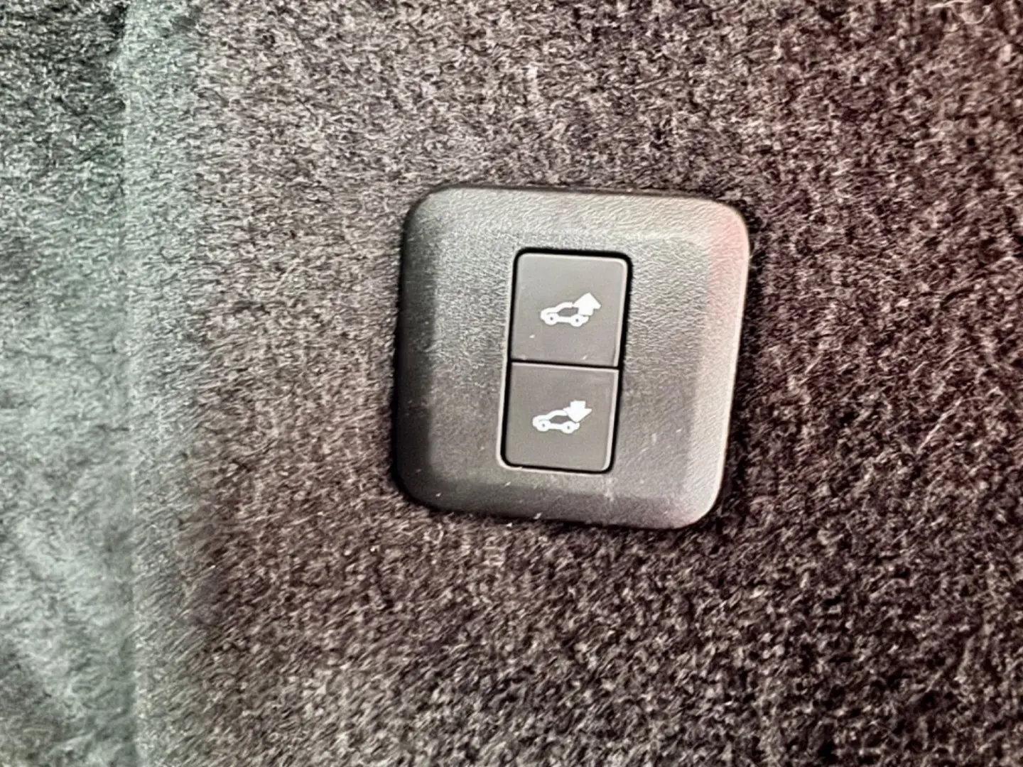 Range Rover Sport SVR Carbon Edition Pano 22Zoll