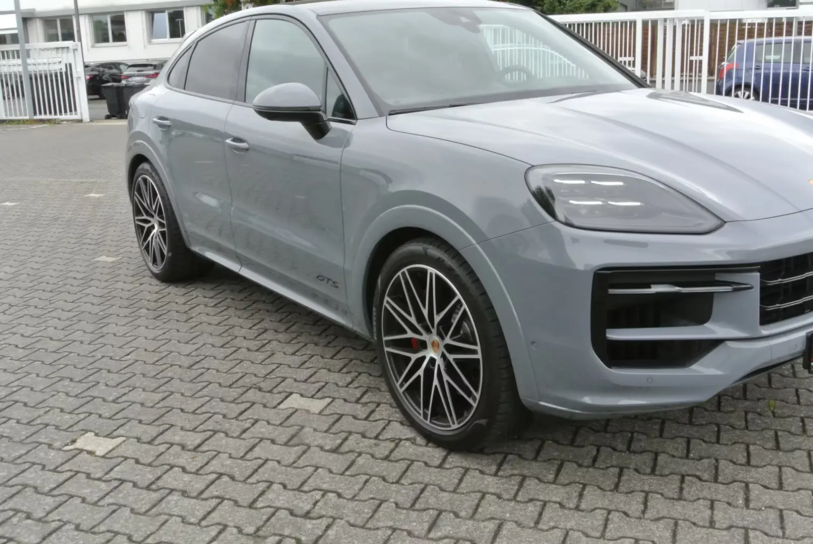Porsche Cayenne Coupe GTS, afișaj artik / 3, 22