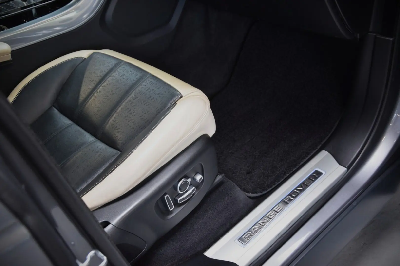 Range Rover Sport P400e Autobiography Dynamic