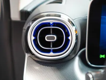 Mercedes-Benz C 400 e 4M AMG Line Night  Burmester Head-up