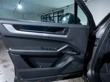 Cayenne E-Hybrid 360Kamera HUD hinten LenkradHZG