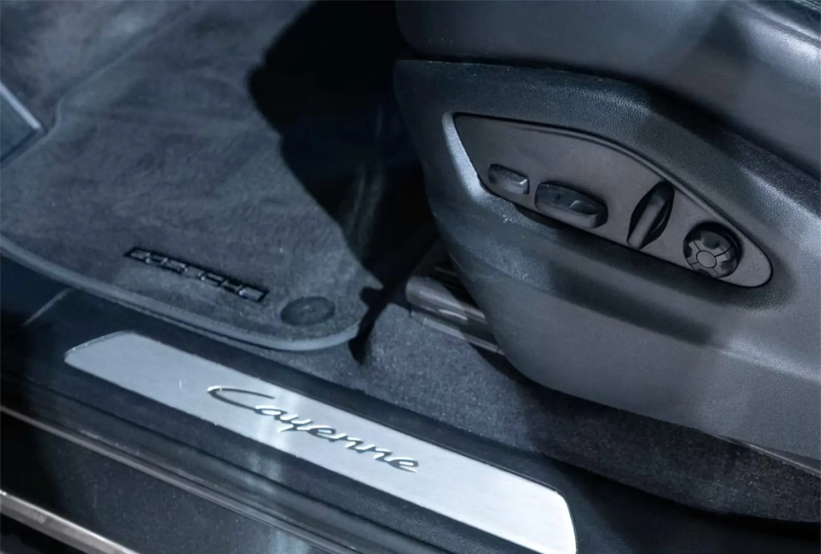Cayenne E-Hybrid 360Kamera HUD hinten LenkradHZG
