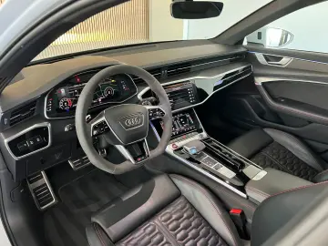 Audi RS6 4.0 TFSI quattro *B&O/PANO/HUD/ACC/LUFT/