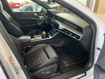 Audi RS6 4.0 TFSI quattro *B&O/PANO/HUD/ACC/LUFT/
