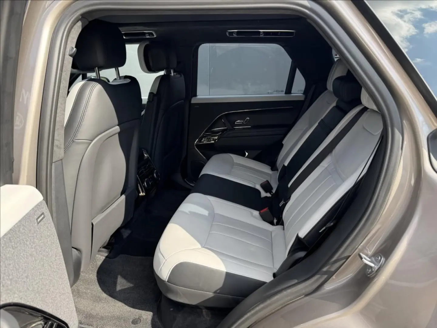 Range Rover Sport D350 AUTOBIOGRAPHY AWD AT