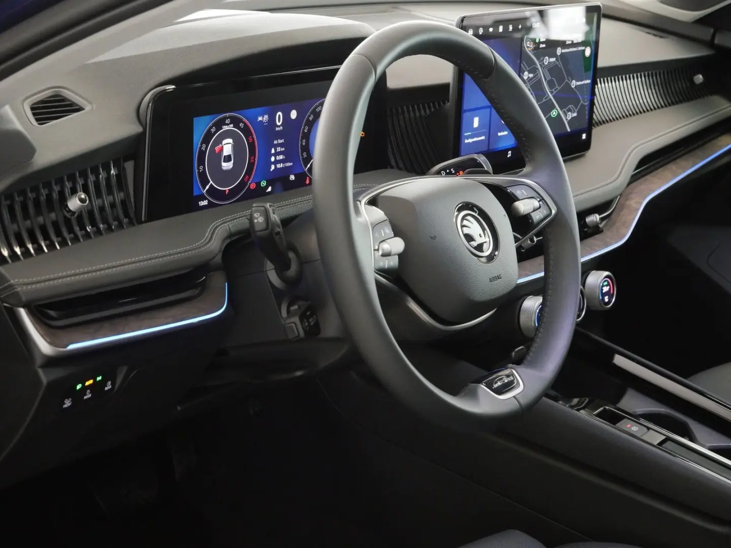 Superb Limousine L&K 2.0 TDI AHK*Massage*CANTON