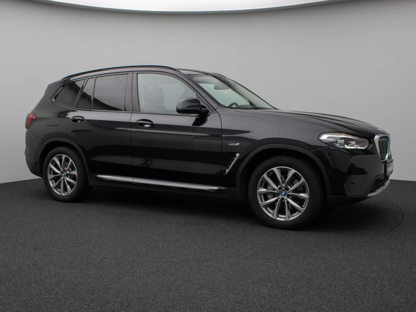 X3 xD30e Kamera HUD DAB HiFi AHK Sport 19Zoll
