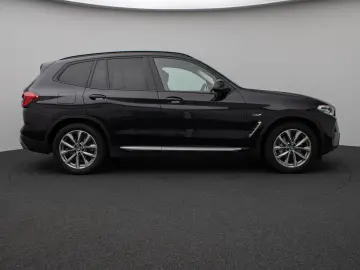 X3 xD30e Kamera HUD DAB HiFi AHK Sport 19Zoll