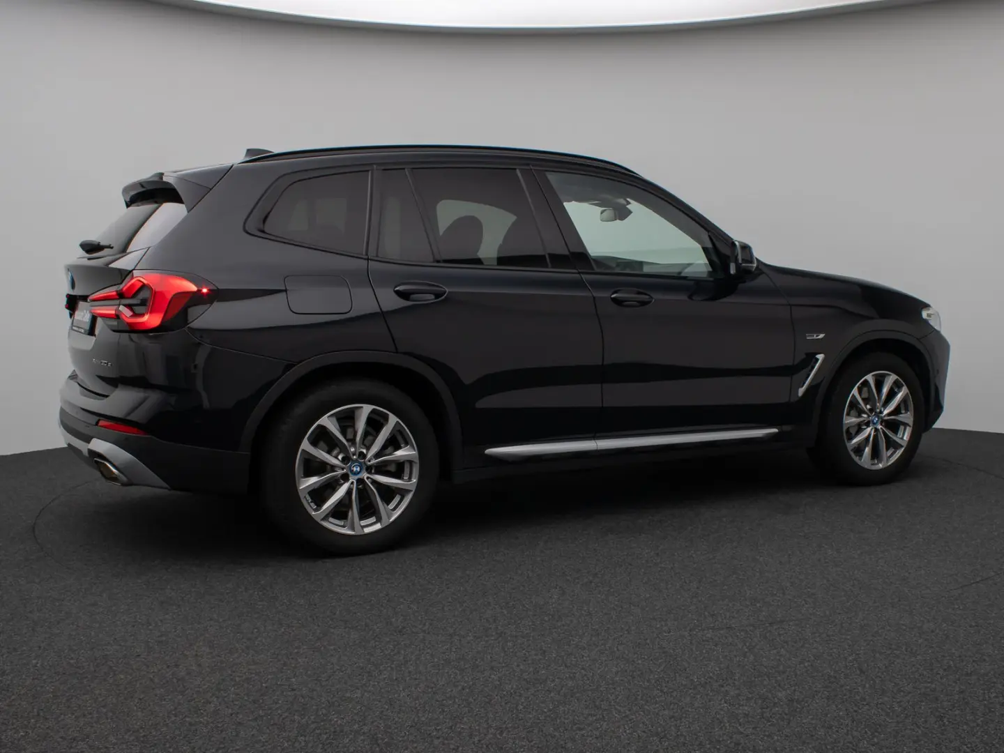 X3 xD30e Kamera HUD DAB HiFi AHK Sport 19Zoll