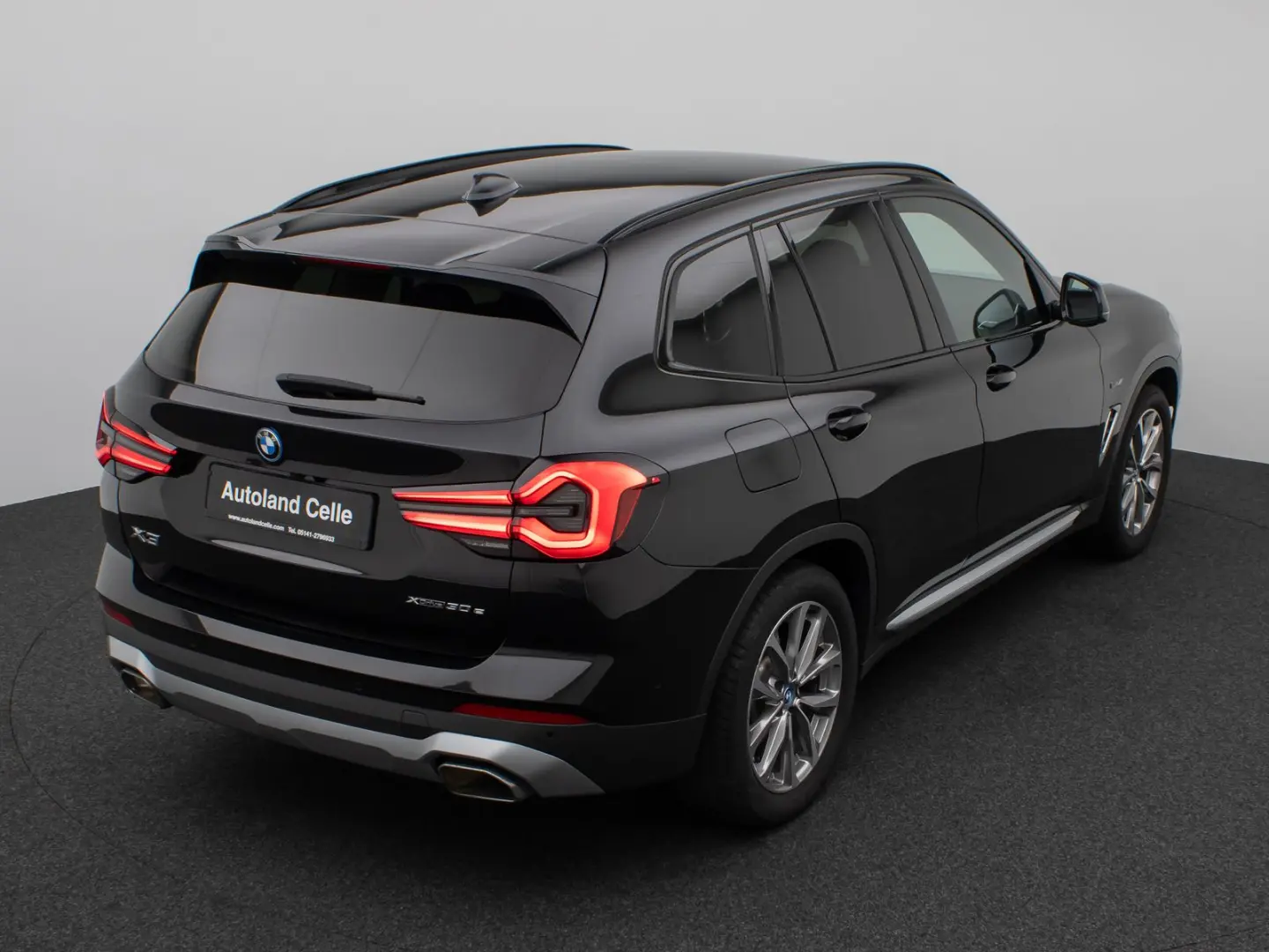 X3 xD30e Kamera HUD DAB HiFi AHK Sport 19Zoll