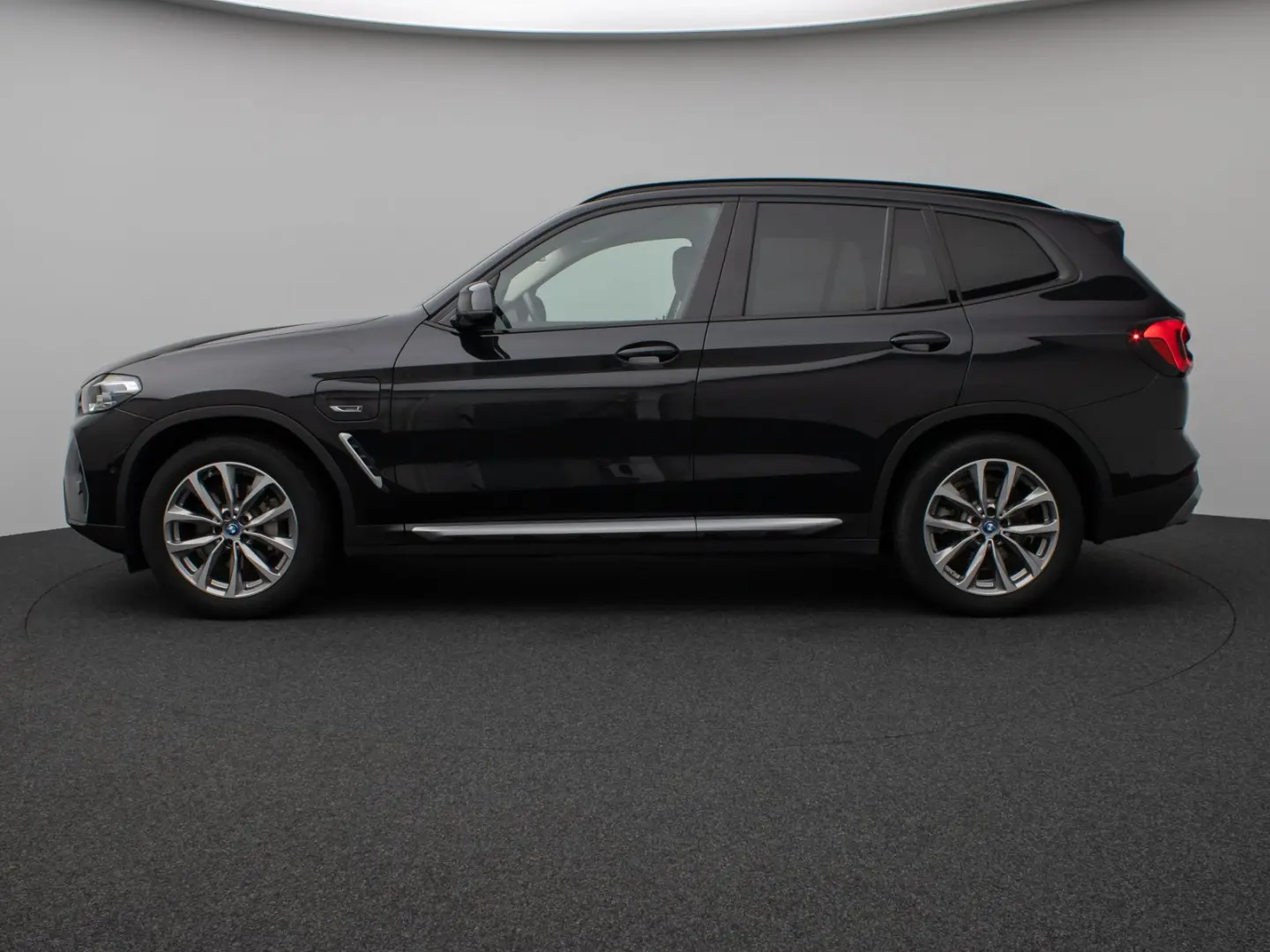 X3 xD30e Kamera HUD DAB HiFi AHK Sport 19Zoll