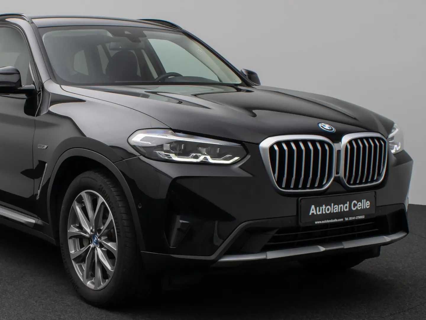 X3 xD30e Kamera HUD DAB HiFi AHK Sport 19Zoll