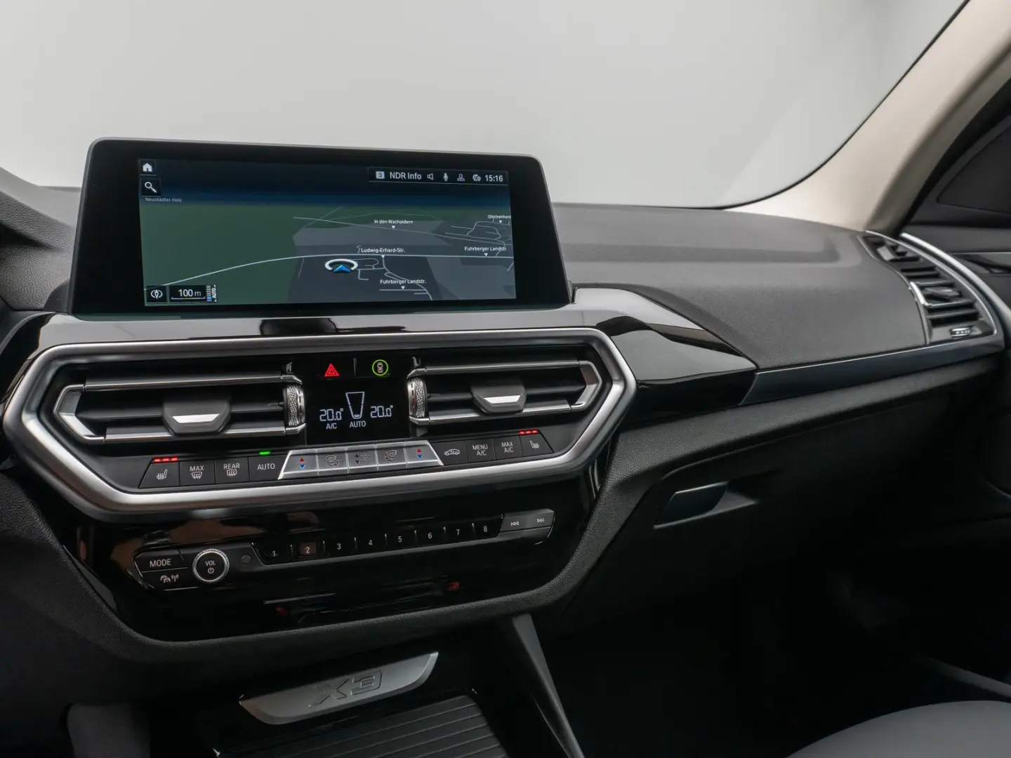 X3 xD30e Kamera HUD DAB HiFi AHK Sport 19Zoll