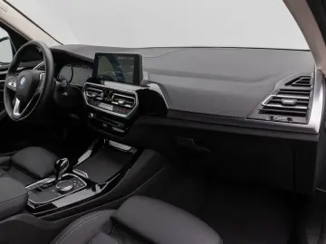 X3 xD30e Kamera HUD DAB HiFi AHK Sport 19Zoll