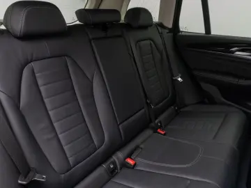 X3 xD30e Kamera HUD DAB HiFi AHK Sport 19Zoll