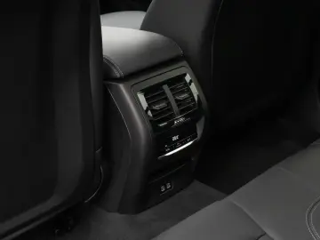 X3 xD30e Kamera HUD DAB HiFi AHK Sport 19Zoll