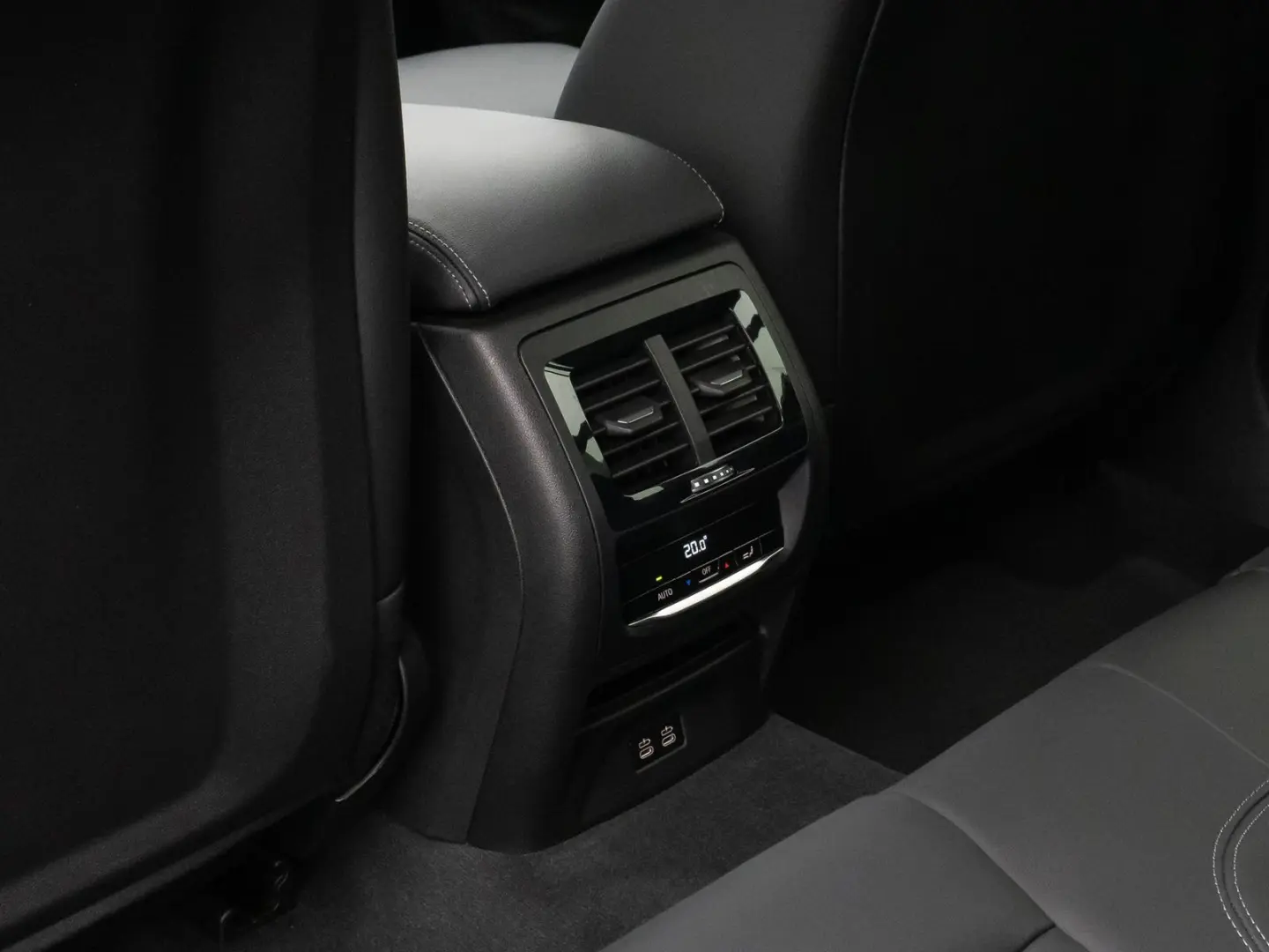 X3 xD30e Kamera HUD DAB HiFi AHK Sport 19Zoll