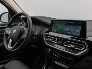 X3 xD30e Kamera HUD DAB HiFi AHK Sport 19Zoll