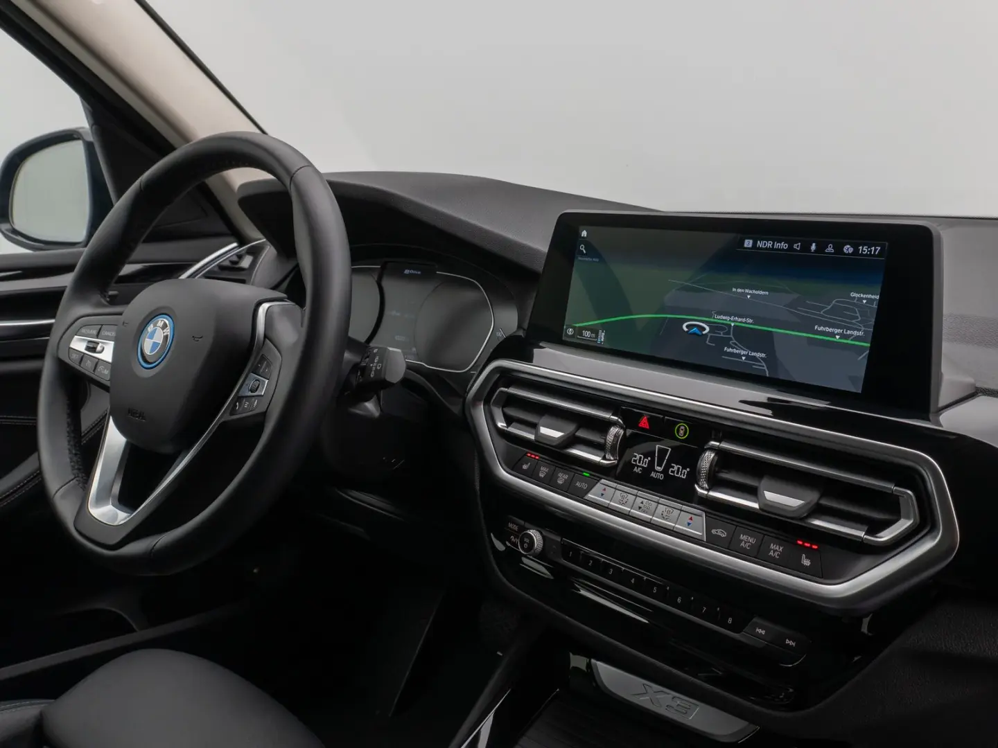 X3 xD30e Kamera HUD DAB HiFi AHK Sport 19Zoll