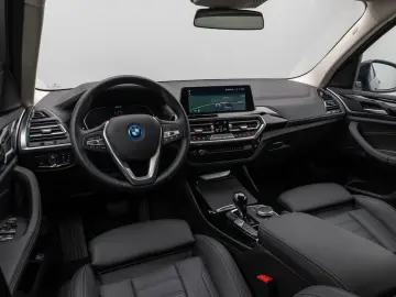 X3 xD30e Kamera HUD DAB HiFi AHK Sport 19Zoll