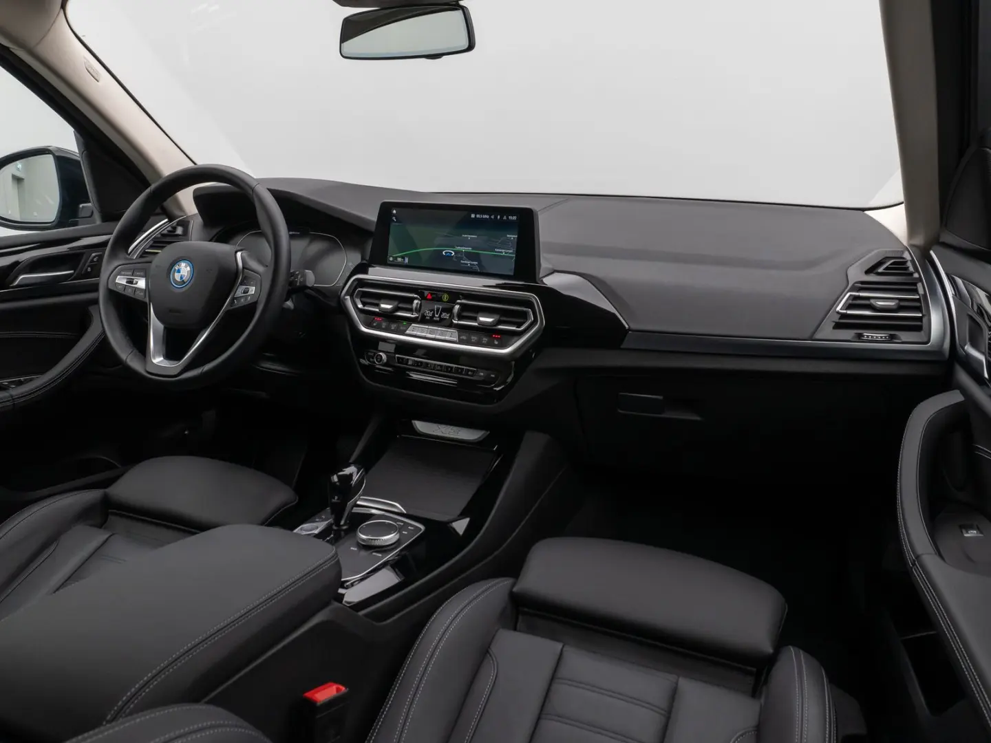 X3 xD30e Kamera HUD DAB HiFi AHK Sport 19Zoll