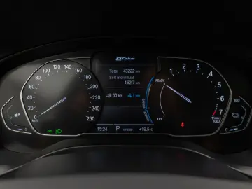 X3 xD30e Kamera HUD DAB HiFi AHK Sport 19Zoll
