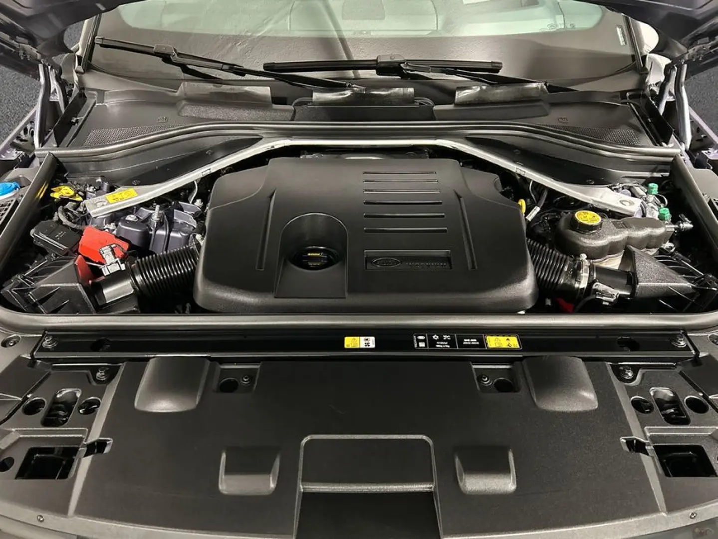 Range Rover Sport P550e Hybrid Autobiography