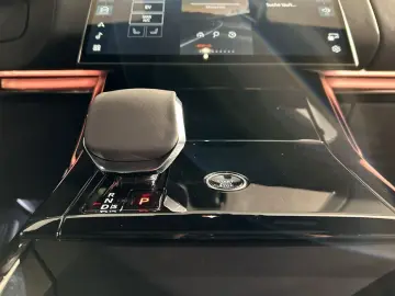 Range Rover Sport P550e Hybrid Autobiography
