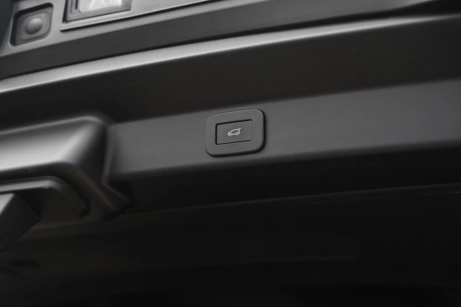 Range Rover Sport P550e Autobiography | Caraway