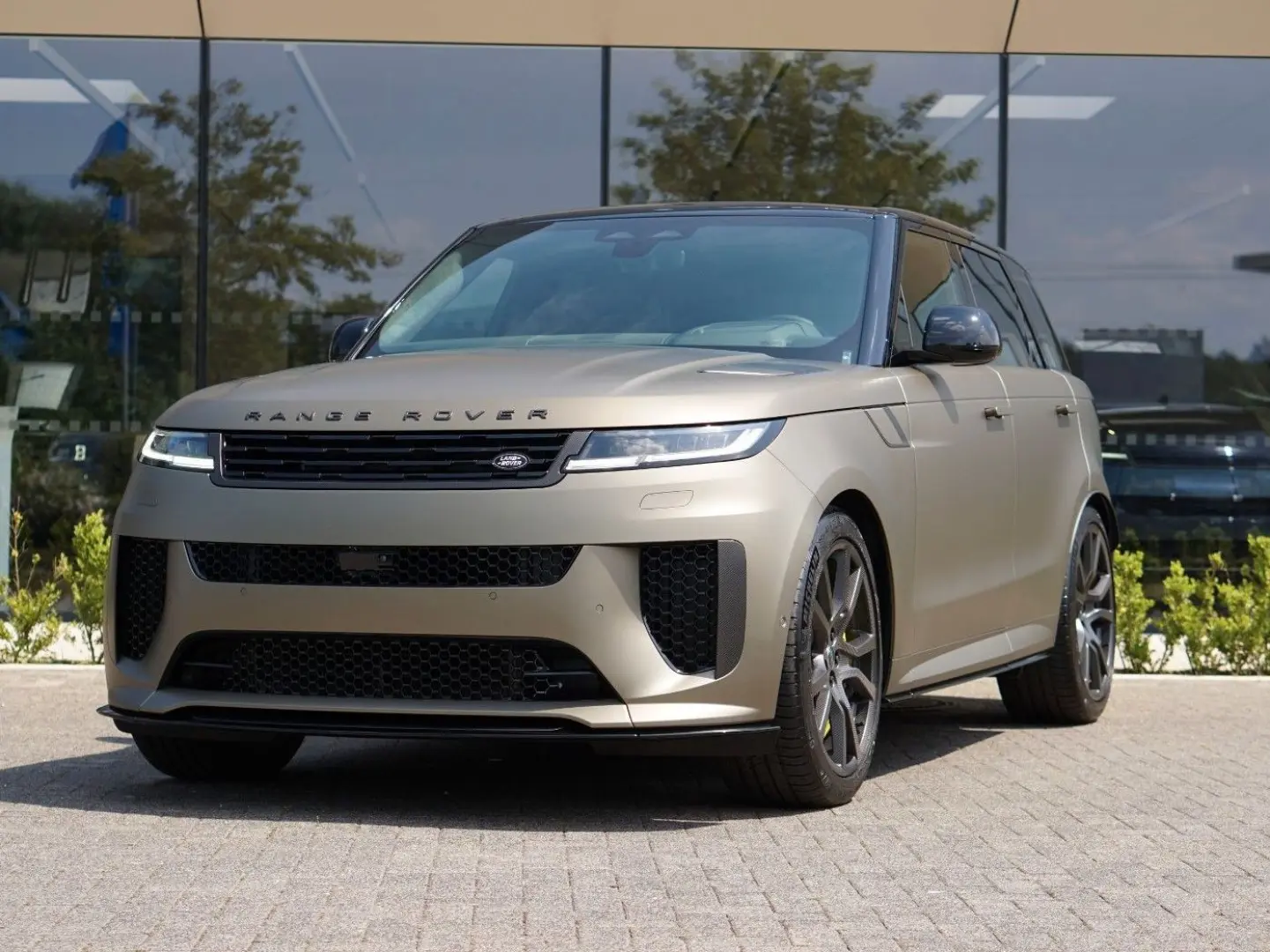 Range Rover Sport SV Edition One Carbon Bronze