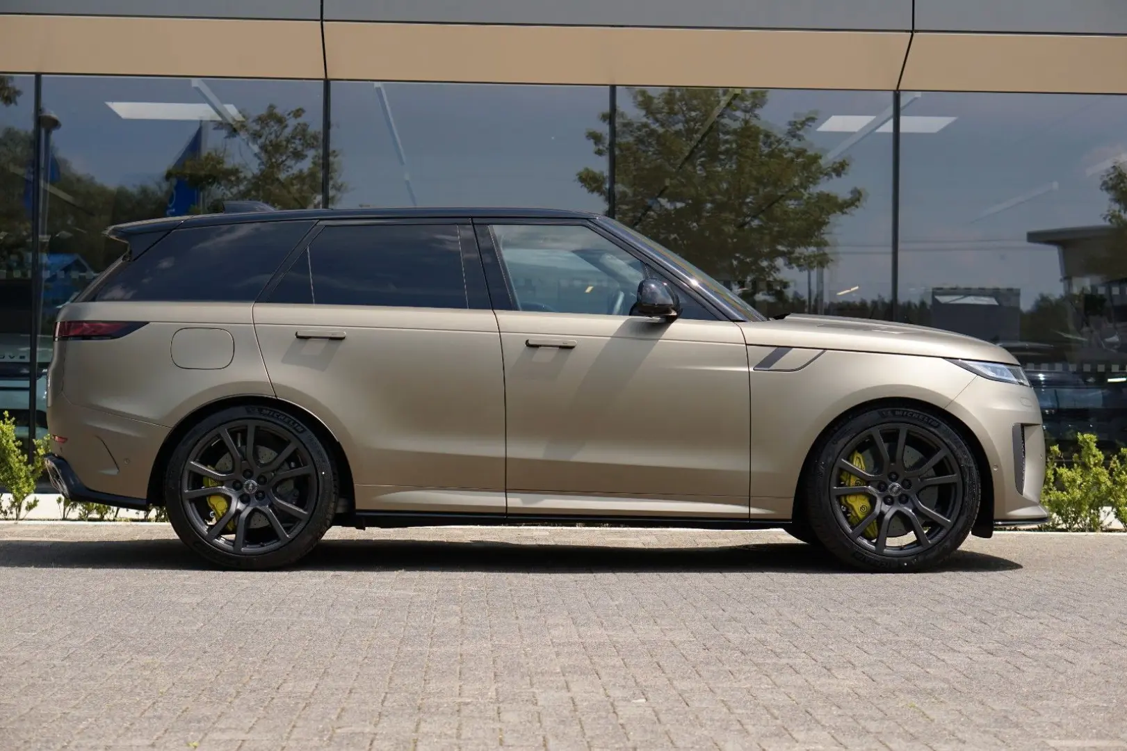 Range Rover Sport SV Edition One Carbon Bronze