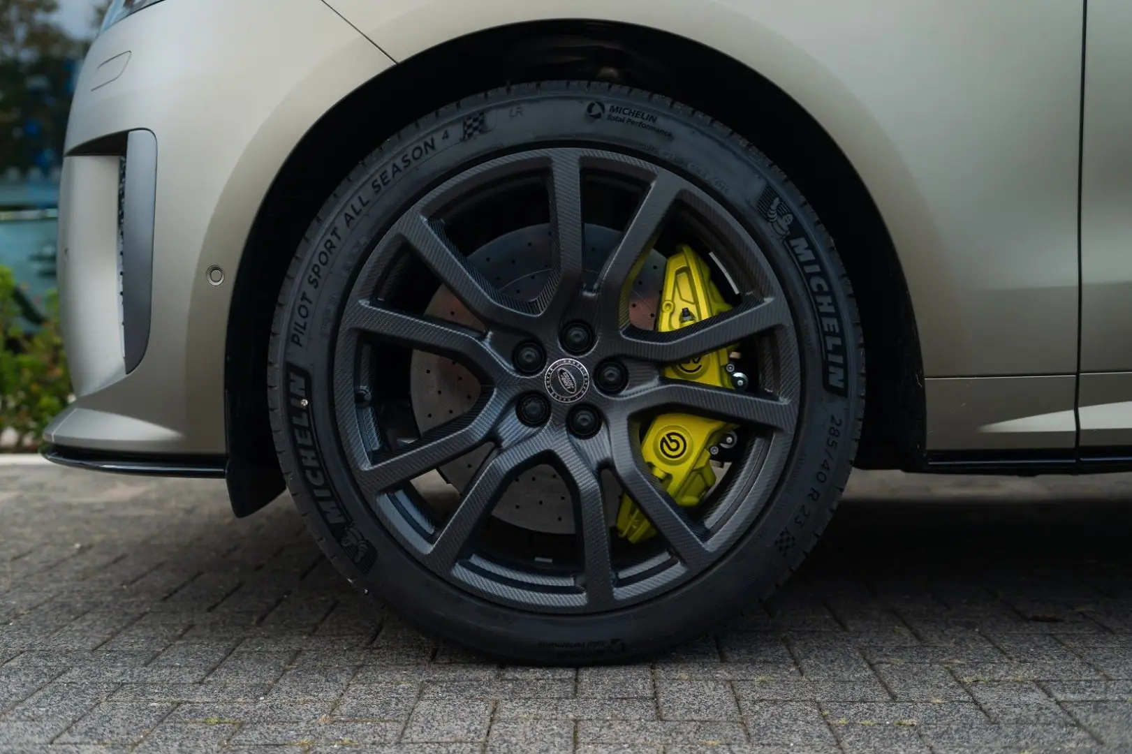 Range Rover Sport SV Edition One Carbon Bronze