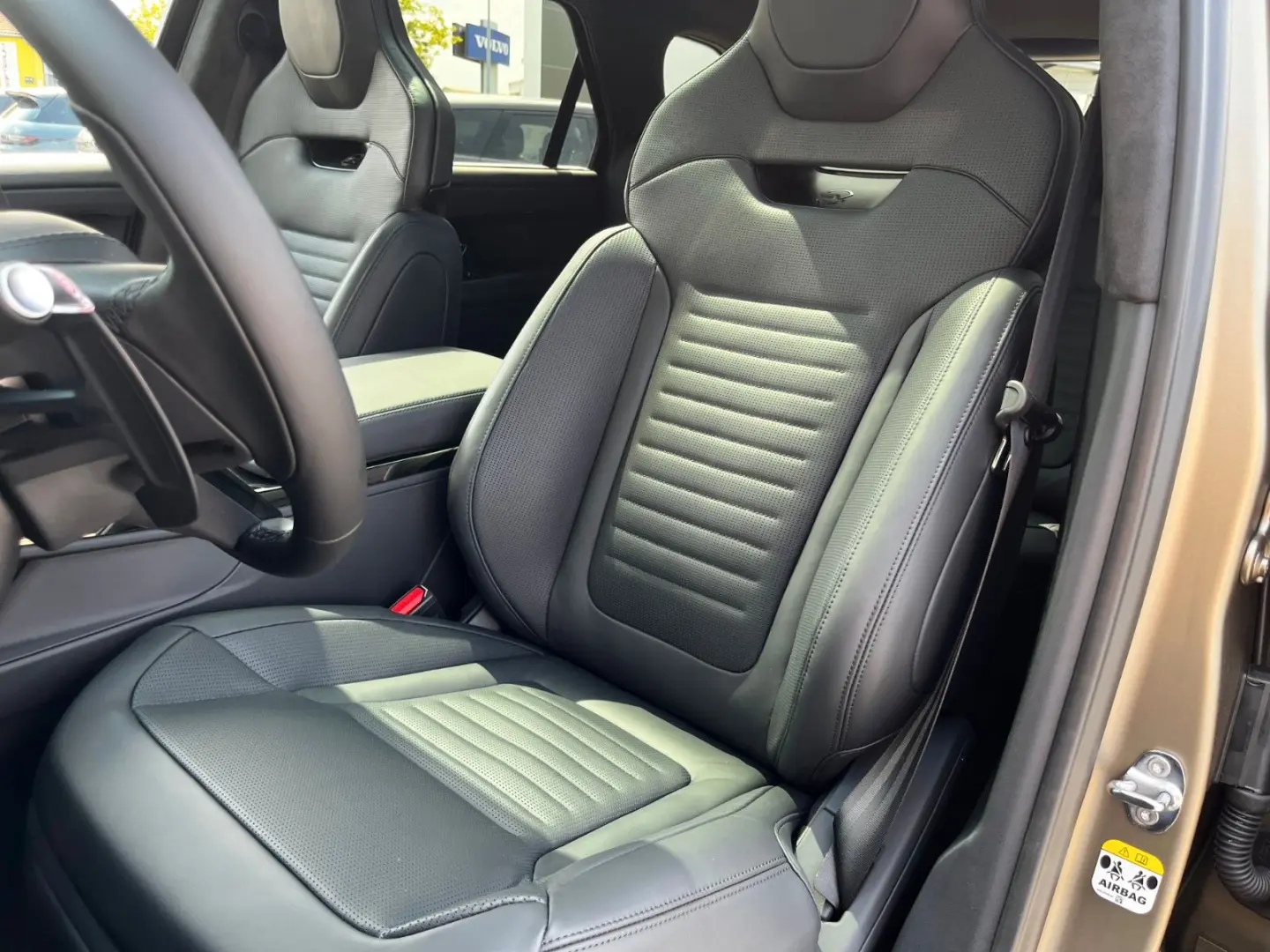 Range Rover Sport SV Edition One Carbon Bronze
