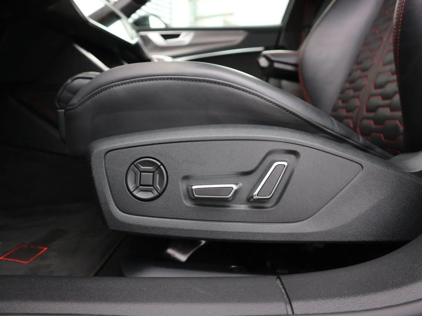 Audi RS 6 Avant 4.0 TFSI quattro MATRIX*AHK*HUD*PANO*