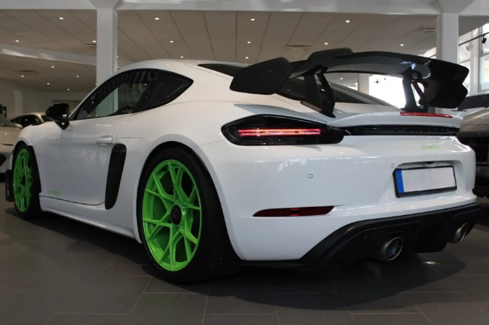 Porsche 718 Cayman GT4 RS