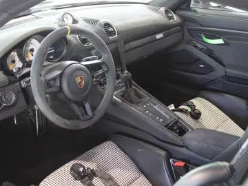 Porsche 718 Cayman GT4 RS