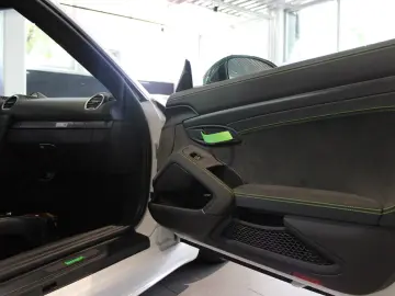 Porsche 718 Cayman GT4 RS
