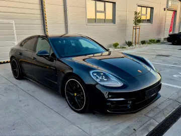 Porsche Panamera 4 E-Hybrid Platinum Edition