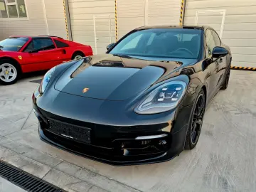 Porsche Panamera 4 E-Hybrid Platinum Edition